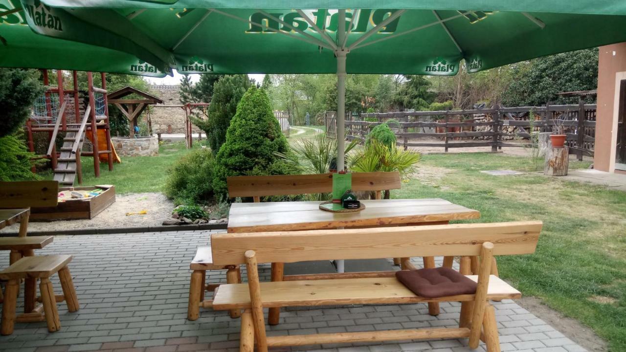 Penzion U Formana Straz nad Nezarkou Exterior photo